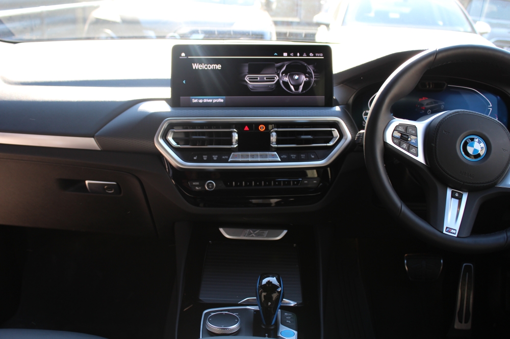 BMW-iX3-interior