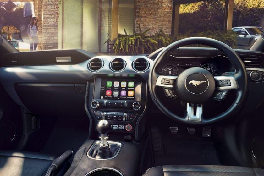 ford-mustang-fastback-interior.jpg